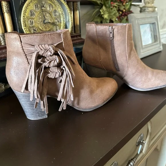 Booties - Picture 4 of 5